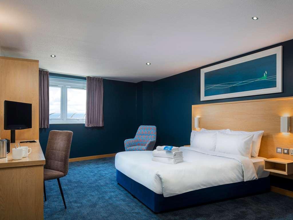 Travelodge London Central City Road Room photo