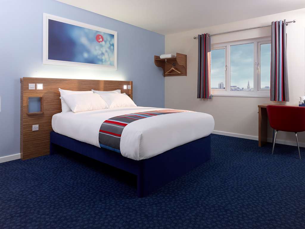 Travelodge London Central City Road Room photo