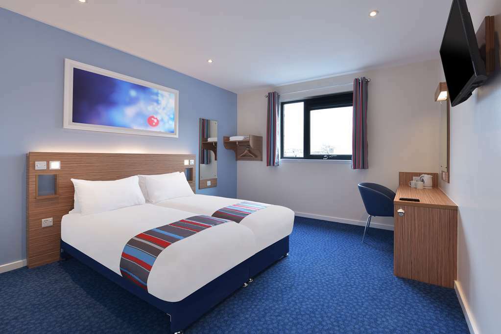 Travelodge London Central City Road Room photo